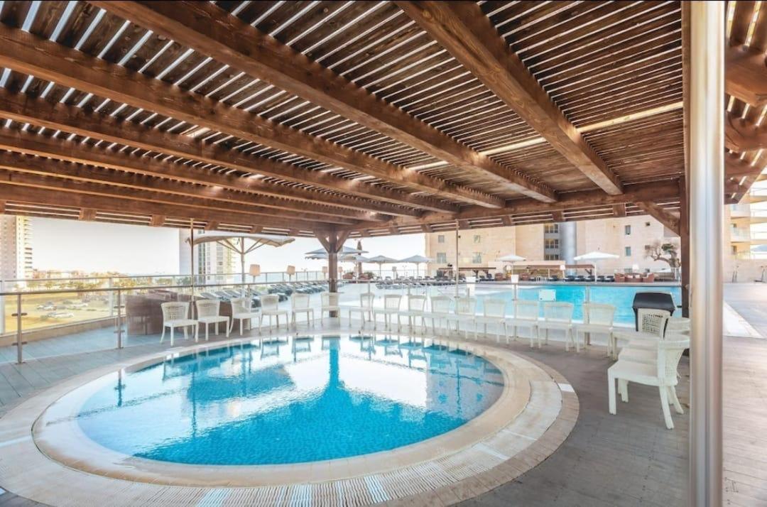 Neve David Hotel Нетания Экстерьер фото